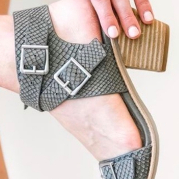 Sofft Women Manryn Snae Grey Leather Heels with Chunky Wooden Heel Sz 10M - Picture 2 of 11